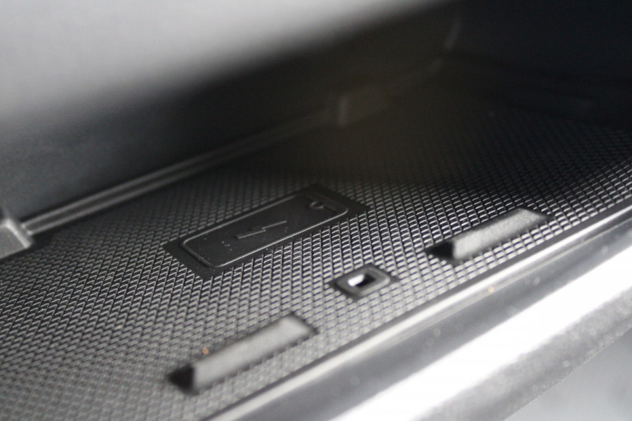 Renault Trafic 2.0 Blue dCi 170pk T29 L2H1 Extra DC - 2x Schuifdeur - Carplay - LED - Blind Spot - Navigatie - Camera - Trekhaak - Stoelverwarm Renault Trafic 2.0 Blue dCi 170pk T29 L2H1 Extra DC - 2x Schuifdeur - Carplay - LED - Blind Spot - Navigatie - Camera - Trekhaak - Stoelverwarm