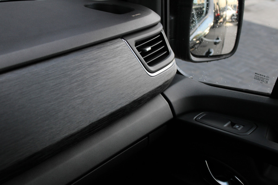 Renault Trafic 2.0 Blue dCi 170pk T29 L2H1 Extra DC - 2x Schuifdeur - Carplay - LED - Blind Spot - Navigatie - Camera - Trekhaak - Stoelverwarm Renault Trafic 2.0 Blue dCi 170pk T29 L2H1 Extra DC - 2x Schuifdeur - Carplay - LED - Blind Spot - Navigatie - Camera - Trekhaak - Stoelverwarm