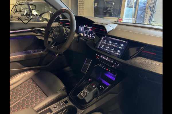 Audi RS3 Sportback 2.5 TFSI Quattro RS ZETELS | PANO | ACC | LANE | MASSAGE STOELEN