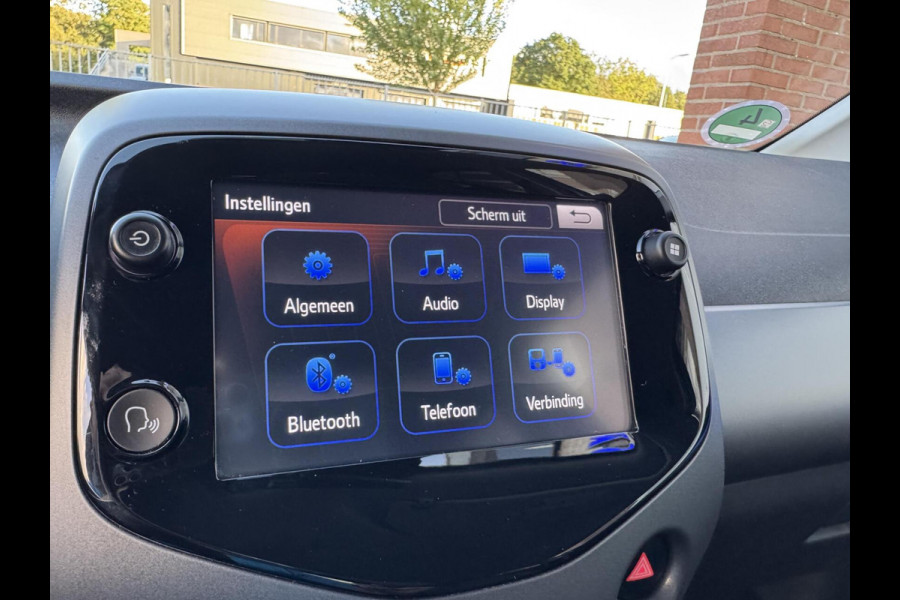 Toyota Aygo 1.0 VVT-i 72pk x-clusiv Automaat Keyless Camera Apple Carplay Toyota Aygo 1.0 VVT-i 72pk x-clusiv Automaat Keyless Camera Apple Carplay