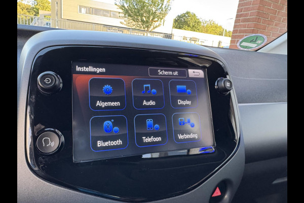 Toyota Aygo 1.0 VVT-i 72pk x-clusiv Automaat Keyless Camera Apple Carplay Toyota Aygo 1.0 VVT-i 72pk x-clusiv Automaat Keyless Camera Apple Carplay