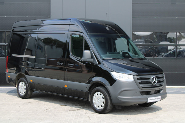 Mercedes-Benz Sprinter 317CDI L2H2 Pro - Mbux 10 - 3.5t Trekhaak - Betimmering - Camera - Carplay - Bind spot - Cruise - Smartphone integratie - Rijkla Mercedes-Benz Sprinter 317CDI L2H2 Pro - Mbux 10 - 3.5t Trekhaak - Betimmering - Camera - Carplay - Bind spot - Cruise - Smartphone integratie - Rijkla