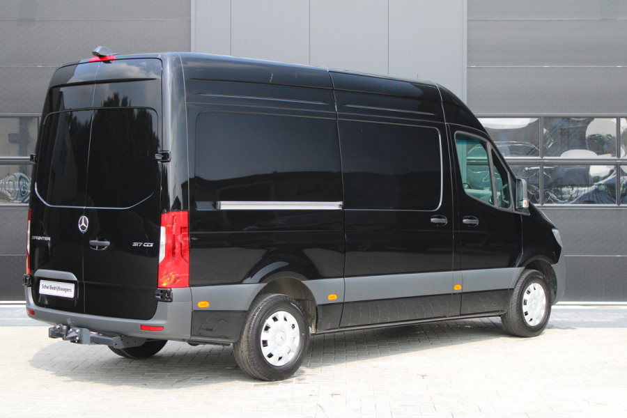 Mercedes-Benz Sprinter 317CDI L2H2 Pro - Mbux 10 - 3.5t Trekhaak - Betimmering - Camera - Carplay - Bind spot - Cruise - Smartphone integratie - Rijkla Mercedes-Benz Sprinter 317CDI L2H2 Pro - Mbux 10 - 3.5t Trekhaak - Betimmering - Camera - Carplay - Bind spot - Cruise - Smartphone integratie - Rijkla