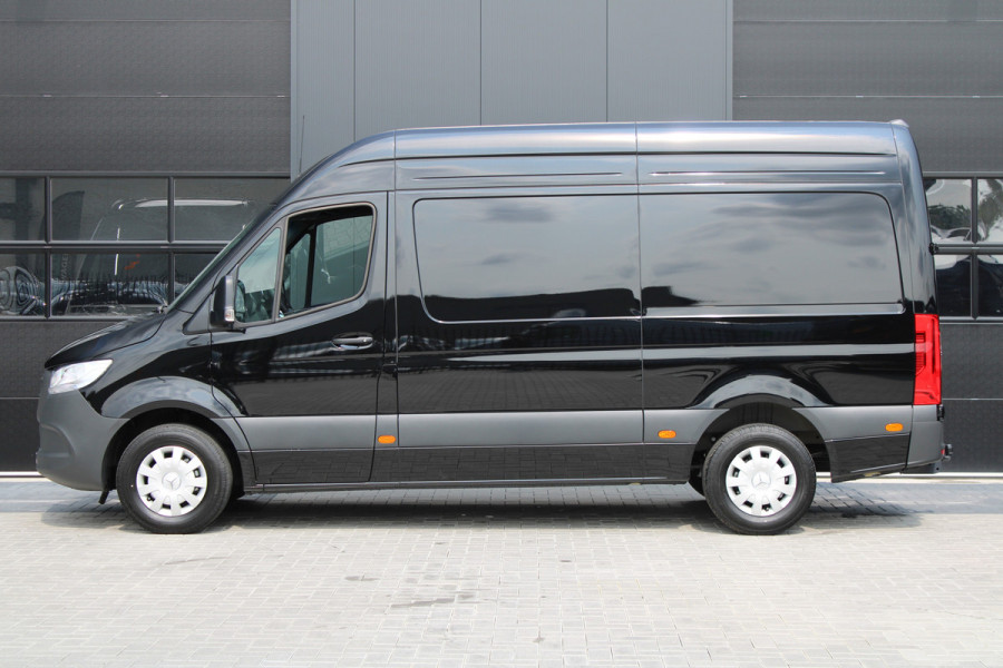 Mercedes-Benz Sprinter 317CDI L2H2 Pro - Mbux 10 - 3.5t Trekhaak - Betimmering - Camera - Carplay - Bind spot - Cruise - Smartphone integratie - Rijkla Mercedes-Benz Sprinter 317CDI L2H2 Pro - Mbux 10 - 3.5t Trekhaak - Betimmering - Camera - Carplay - Bind spot - Cruise - Smartphone integratie - Rijkla