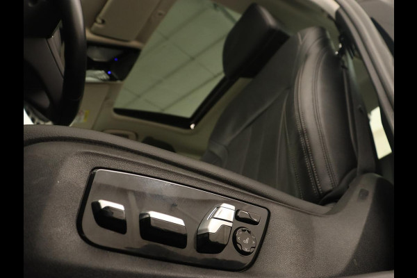 BMW 5 Serie 530e iPerformance High Executive | Panoramadak | Automaat | Carplay | Navigatie | Leder | Stoelverwarming | Stoelventilatie | Sfeerverlichting | LED | PHEV | LMV 17 inch | Camera | Adaptive cruise |