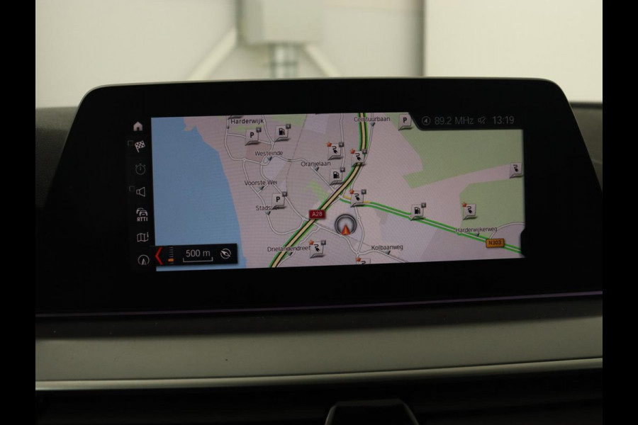 BMW 5 Serie 530e iPerformance High Executive | Panoramadak | Automaat | Carplay | Navigatie | Leder | Stoelverwarming | Stoelventilatie | Sfeerverlichting | LED | PHEV | LMV 17 inch | Camera | Adaptive cruise |