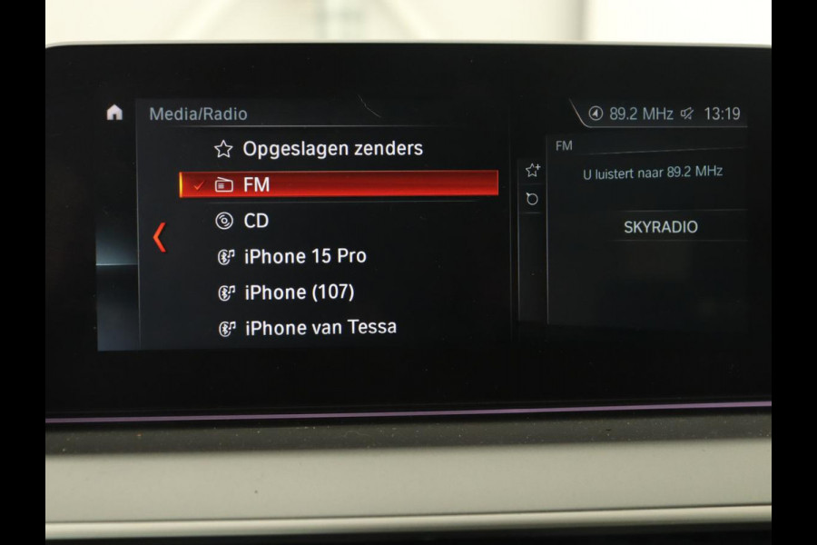 BMW 5 Serie 530e iPerformance High Executive | Panoramadak | Automaat | Carplay | Navigatie | Leder | Stoelverwarming | Stoelventilatie | Sfeerverlichting | LED | PHEV | LMV 17 inch | Camera | Adaptive cruise |