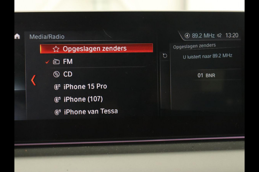 BMW 5 Serie 530e iPerformance High Executive | Panoramadak | Automaat | Carplay | Navigatie | Leder | Stoelverwarming | Stoelventilatie | Sfeerverlichting | LED | PHEV | LMV 17 inch | Camera | Adaptive cruise |