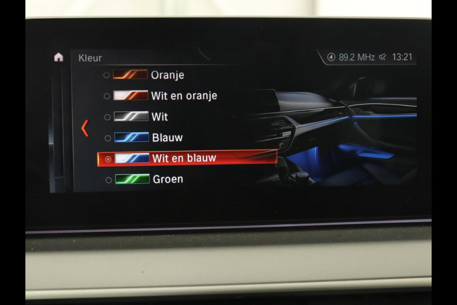 BMW 5 Serie 530e iPerformance High Executive | Panoramadak | Automaat | Carplay | Navigatie | Leder | Stoelverwarming | Stoelventilatie | Sfeerverlichting | LED | PHEV | LMV 17 inch | Camera | Adaptive cruise |