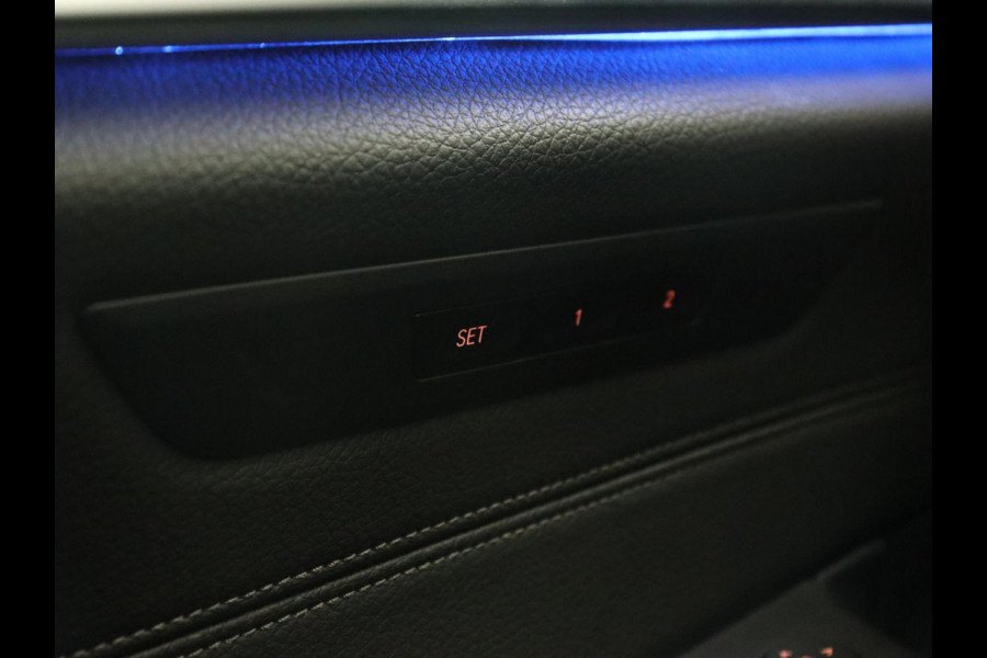 BMW 5 Serie 530e iPerformance High Executive | Panoramadak | Automaat | Carplay | Navigatie | Leder | Stoelverwarming | Stoelventilatie | Sfeerverlichting | LED | PHEV | LMV 17 inch | Camera | Adaptive cruise |
