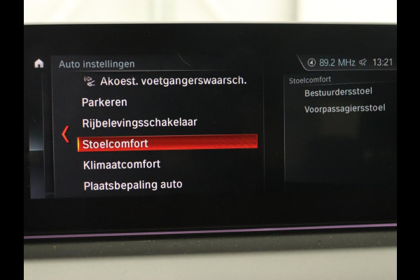 BMW 5 Serie 530e iPerformance High Executive | Panoramadak | Automaat | Carplay | Navigatie | Leder | Stoelverwarming | Stoelventilatie | Sfeerverlichting | LED | PHEV | LMV 17 inch | Camera | Adaptive cruise |