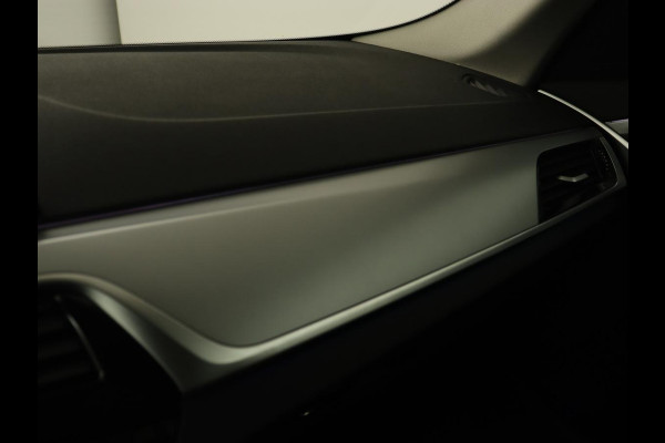 BMW 5 Serie 530e iPerformance High Executive | Panoramadak | Automaat | Carplay | Navigatie | Leder | Stoelverwarming | Stoelventilatie | Sfeerverlichting | LED | PHEV | LMV 17 inch | Camera | Adaptive cruise |