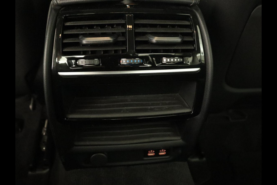 BMW 5 Serie 530e iPerformance High Executive | Panoramadak | Automaat | Carplay | Navigatie | Leder | Stoelverwarming | Stoelventilatie | Sfeerverlichting | LED | PHEV | LMV 17 inch | Camera | Adaptive cruise |