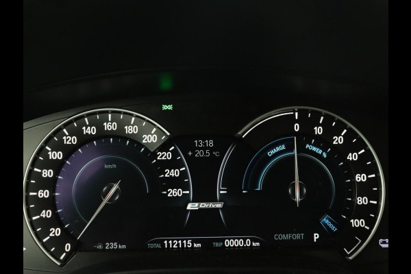 BMW 5 Serie 530e iPerformance High Executive | Panoramadak | Automaat | Carplay | Navigatie | Leder | Stoelverwarming | Stoelventilatie | Sfeerverlichting | LED | PHEV | LMV 17 inch | Camera | Adaptive cruise |