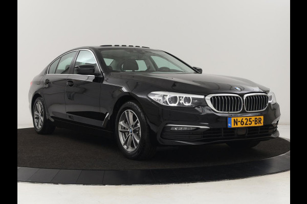 BMW 5 Serie 530e iPerformance High Executive | Panoramadak | Automaat | Carplay | Navigatie | Leder | Stoelverwarming | Stoelventilatie | Sfeerverlichting | LED | PHEV | LMV 17 inch | Camera | Adaptive cruise |