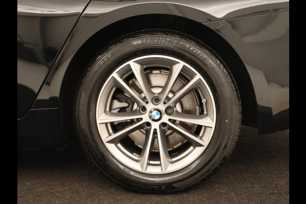 BMW 5 Serie 530e iPerformance High Executive | Panoramadak | Automaat | Carplay | Navigatie | Leder | Stoelverwarming | Stoelventilatie | Sfeerverlichting | LED | PHEV | LMV 17 inch | Camera | Adaptive cruise |