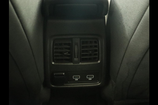 Renault Captur 1.6 E-Tech Hybrid 145 Intens | Automaat | Carplay | PHEV | Half leder | Adaptive cruise | Climate controle | DAB | Getint glas | LED