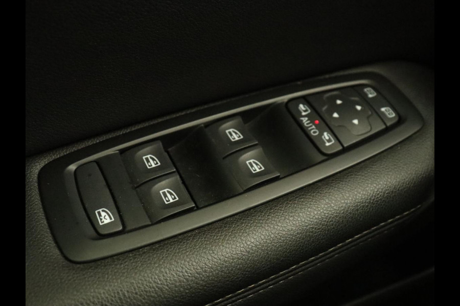 Renault MEGANE Estate 1.6 dCi Bose | Panoramadak | 1e eigenaar | Half leder | Navigatie | DAB+ | PDC | Camera | Massage | Keyless | sfeerverlichitng | Carplay | Bose audio