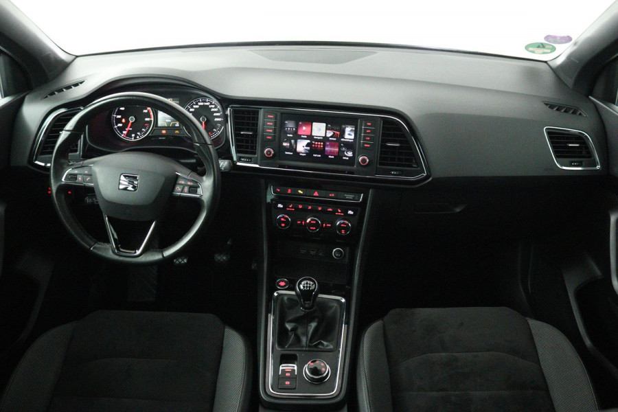 Seat Ateca 1.4 EcoTSI Style (PANORAMADAK, TREKHAAK, ACHTERUITRIJCAMERA, NAVIGATIE, STOELVERWARMING, CRUISE CONTROL)