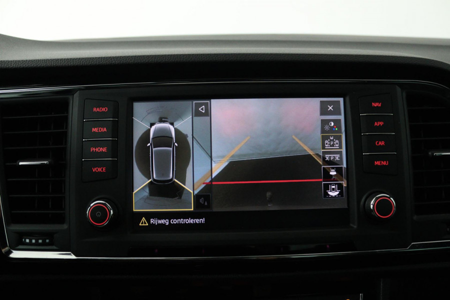 Seat Ateca 1.4 EcoTSI Style (PANORAMADAK, TREKHAAK, ACHTERUITRIJCAMERA, NAVIGATIE, STOELVERWARMING, CRUISE CONTROL)