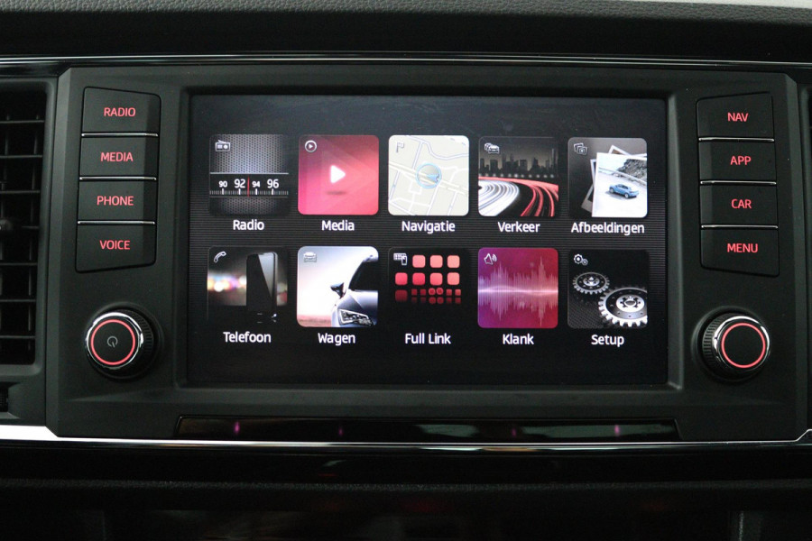 Seat Ateca 1.4 EcoTSI Style (PANORAMADAK, TREKHAAK, ACHTERUITRIJCAMERA, NAVIGATIE, STOELVERWARMING, CRUISE CONTROL)