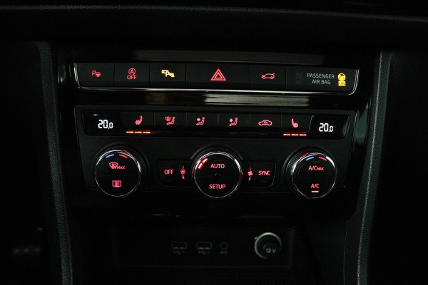 Seat Ateca 1.4 EcoTSI Style (PANORAMADAK, TREKHAAK, ACHTERUITRIJCAMERA, NAVIGATIE, STOELVERWARMING, CRUISE CONTROL)