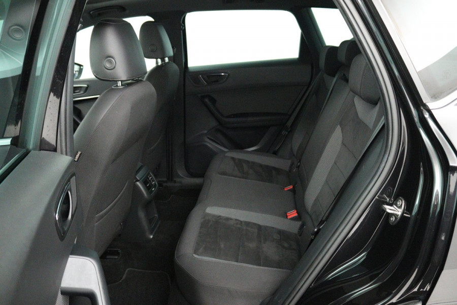 Seat Ateca 1.4 EcoTSI Style (PANORAMADAK, TREKHAAK, ACHTERUITRIJCAMERA, NAVIGATIE, STOELVERWARMING, CRUISE CONTROL)