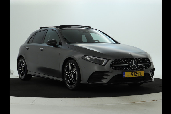 Mercedes-Benz A-Klasse 160 Business Solution AMG Panoramadak | 5 spaaks lichtmetalen velgen | Navigatie | Parking support met camera achter | elect bed. voorstoelen met memory | Inclusief 48 maanden Mercedes-Benz Certified garantie voor Europa.