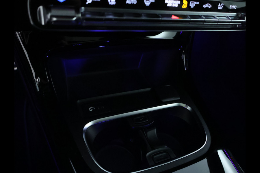 Mercedes-Benz A-Klasse 160 Business Solution AMG Panoramadak | 5 spaaks lichtmetalen velgen | Navigatie | Parking support met camera achter | elect bed. voorstoelen met memory | Inclusief 48 maanden Mercedes-Benz Certified garantie voor Europa.