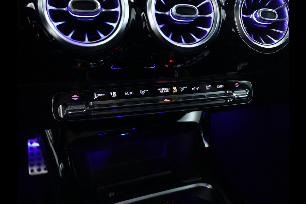 Mercedes-Benz A-Klasse 160 Business Solution AMG Panoramadak | 5 spaaks lichtmetalen velgen | Navigatie | Parking support met camera achter | elect bed. voorstoelen met memory | Inclusief 48 maanden Mercedes-Benz Certified garantie voor Europa.