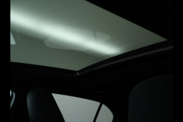 Mercedes-Benz A-Klasse 160 Business Solution AMG Panoramadak | 5 spaaks lichtmetalen velgen | Navigatie | Parking support met camera achter | elect bed. voorstoelen met memory | Inclusief 48 maanden Mercedes-Benz Certified garantie voor Europa.