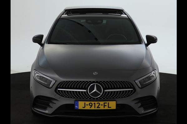 Mercedes-Benz A-Klasse 160 Business Solution AMG Panoramadak | 5 spaaks lichtmetalen velgen | Navigatie | Parking support met camera achter | elect bed. voorstoelen met memory | Inclusief 48 maanden Mercedes-Benz Certified garantie voor Europa.