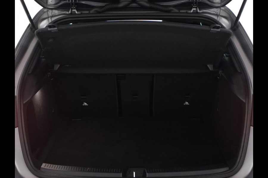 Mercedes-Benz A-Klasse 160 Business Solution AMG Panoramadak | 5 spaaks lichtmetalen velgen | Navigatie | Parking support met camera achter | elect bed. voorstoelen met memory | Inclusief 48 maanden Mercedes-Benz Certified garantie voor Europa.