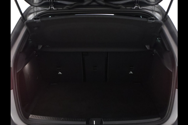 Mercedes-Benz A-Klasse 160 Business Solution AMG Panoramadak | 5 spaaks lichtmetalen velgen | Navigatie | Parking support met camera achter | elect bed. voorstoelen met memory | Inclusief 48 maanden Mercedes-Benz Certified garantie voor Europa.