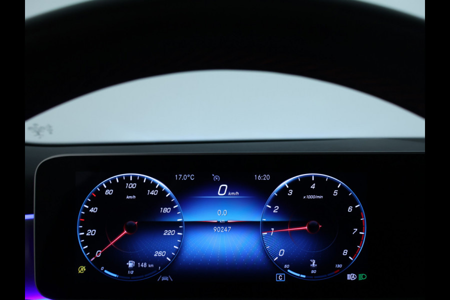 Mercedes-Benz A-Klasse 160 Business Solution AMG Panoramadak | 5 spaaks lichtmetalen velgen | Navigatie | Parking support met camera achter | elect bed. voorstoelen met memory | Inclusief 48 maanden Mercedes-Benz Certified garantie voor Europa.