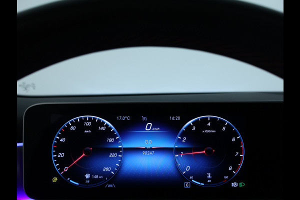 Mercedes-Benz A-Klasse 160 Business Solution AMG Panoramadak | 5 spaaks lichtmetalen velgen | Navigatie | Parking support met camera achter | elect bed. voorstoelen met memory | Inclusief 48 maanden Mercedes-Benz Certified garantie voor Europa.