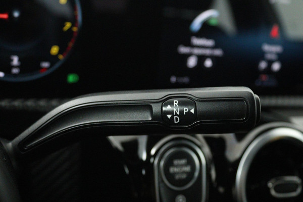 Mercedes-Benz A-Klasse 200 Business Solution (STOELVERWARMING, ACHTERUITRIJCAMERA, CRUISE CONTROL, NAVIGATIE, PARKEERSENSOREN)