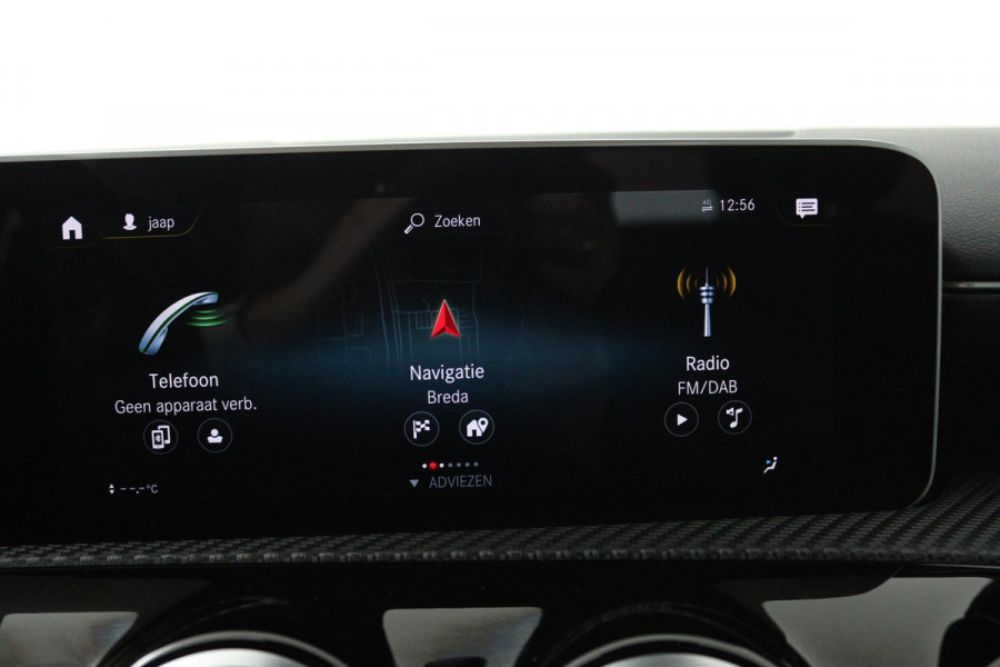 Mercedes-Benz A-Klasse 200 Business Solution (STOELVERWARMING, ACHTERUITRIJCAMERA, CRUISE CONTROL, NAVIGATIE, PARKEERSENSOREN)