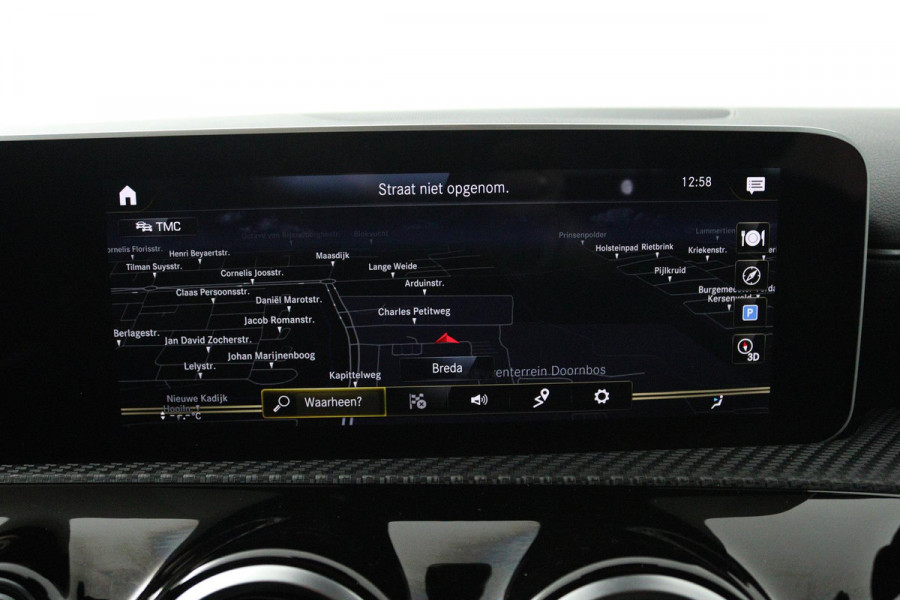 Mercedes-Benz A-Klasse 200 Business Solution (STOELVERWARMING, ACHTERUITRIJCAMERA, CRUISE CONTROL, NAVIGATIE, PARKEERSENSOREN)