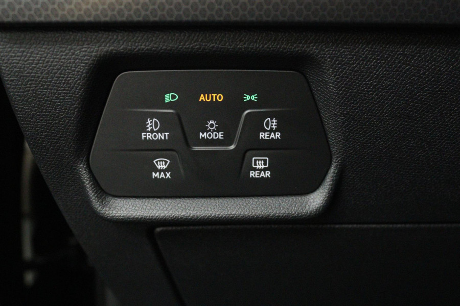 Seat Leon Sportstourer 1.0 TSI Style Business Intense (ACHTERUITRIJCAMERA, DIGITALE COCKPIT, PARKEERSENSOREN, CRUISE ADAPTIEF)