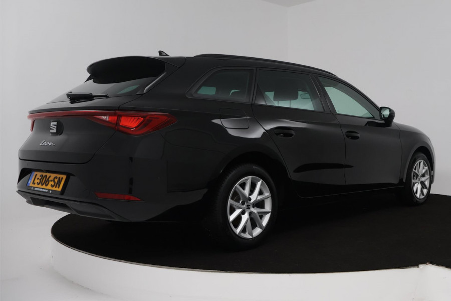 Seat Leon Sportstourer 1.0 TSI Style Business Intense (ACHTERUITRIJCAMERA, DIGITALE COCKPIT, PARKEERSENSOREN, CRUISE ADAPTIEF)