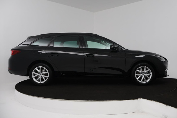 Seat Leon Sportstourer 1.0 TSI Style Business Intense (ACHTERUITRIJCAMERA, DIGITALE COCKPIT, PARKEERSENSOREN, CRUISE ADAPTIEF)