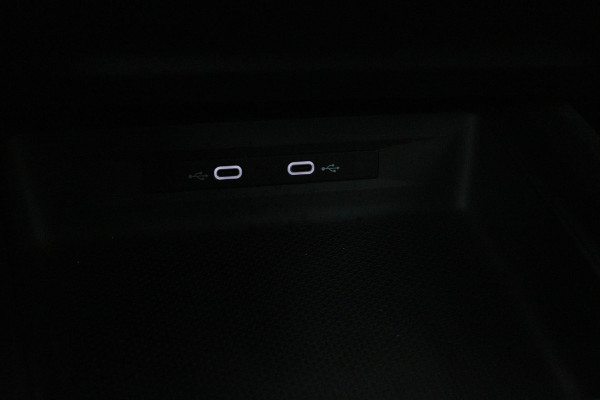 Seat Leon Sportstourer 1.0 TSI Style Business Intense (ACHTERUITRIJCAMERA, DIGITALE COCKPIT, PARKEERSENSOREN, CRUISE ADAPTIEF)