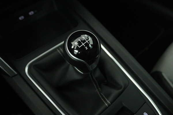 Seat Leon Sportstourer 1.0 TSI Style Business Intense (ACHTERUITRIJCAMERA, DIGITALE COCKPIT, PARKEERSENSOREN, CRUISE ADAPTIEF)