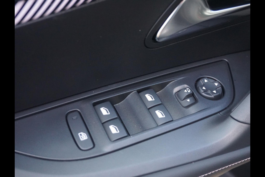 Peugeot 2008 1.2 Hybrid 145 Allure