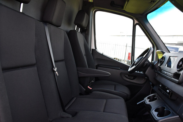 Mercedes-Benz Sprinter 317 1.9 CDI L2H2 RWD PB Edition Camera, Trekhaak, Cruise, Carplay, LED, 170PK, Automaat, Multimedia, Stoelverwarming, UNIEK!