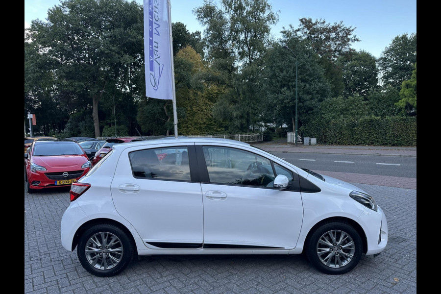 Toyota Yaris 1.5 VVT-i 112PK 5drs Aspiration 1eEig|79dKM|Standkachel|Navi|Camera Toyota Yaris 1.5 VVT-i 112PK 5drs Aspiration 1eEig|79dKM|Standkachel|Navi|Camera