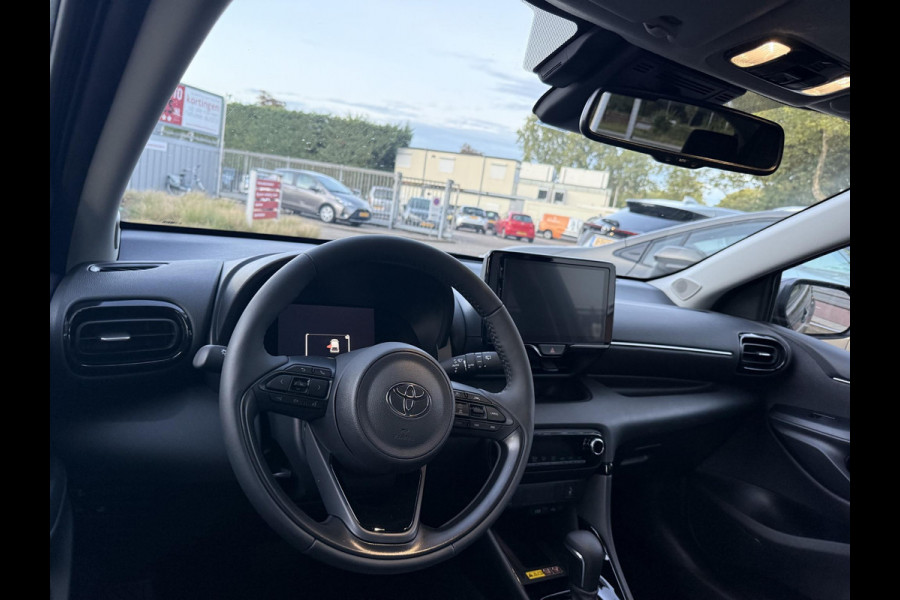 Toyota Yaris 1.5 Hybrid Dynamic Luxury | Stuur- & Stoelverwarming | Camera | Dode hoek detectie | Parkeersensoren Voor & Achter |