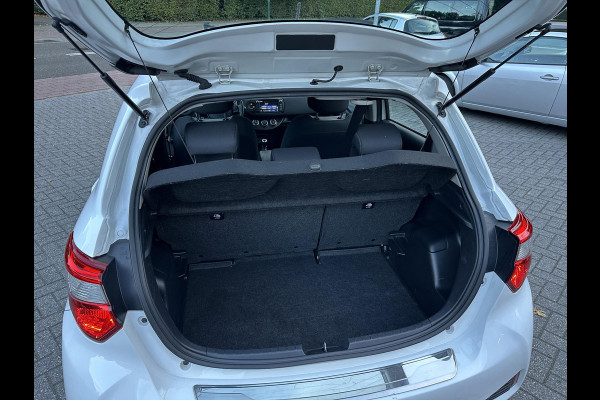 Toyota Yaris 1.5 VVT-i 112PK 5drs Aspiration 1eEig|79dKM|Standkachel|Navi|Camera Toyota Yaris 1.5 VVT-i 112PK 5drs Aspiration 1eEig|79dKM|Standkachel|Navi|Camera