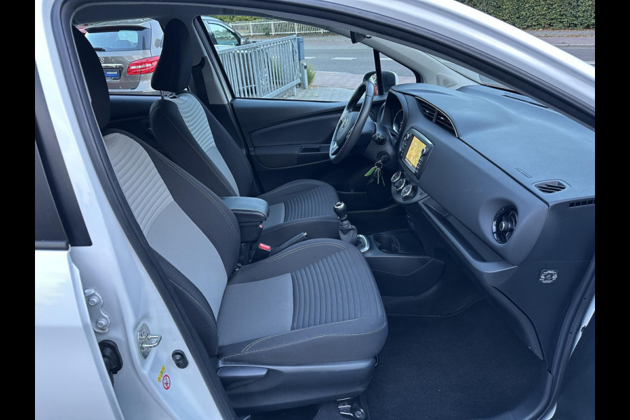 Toyota Yaris 1.5 VVT-i 112PK 5drs Aspiration 1eEig|79dKM|Standkachel|Navi|Camera Toyota Yaris 1.5 VVT-i 112PK 5drs Aspiration 1eEig|79dKM|Standkachel|Navi|Camera